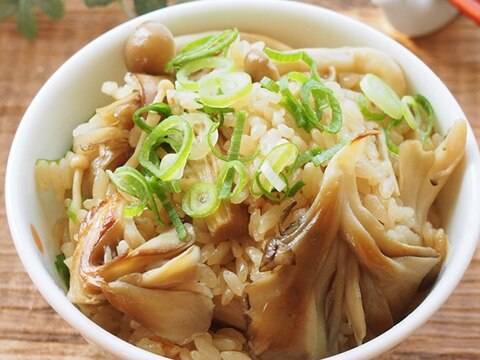 ヘルシーでコクうま！焼ききのこの中華風炊き込みご飯